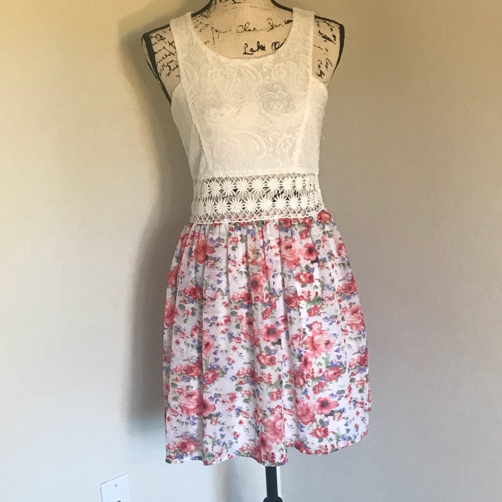 🔸Floral Midi Dress
